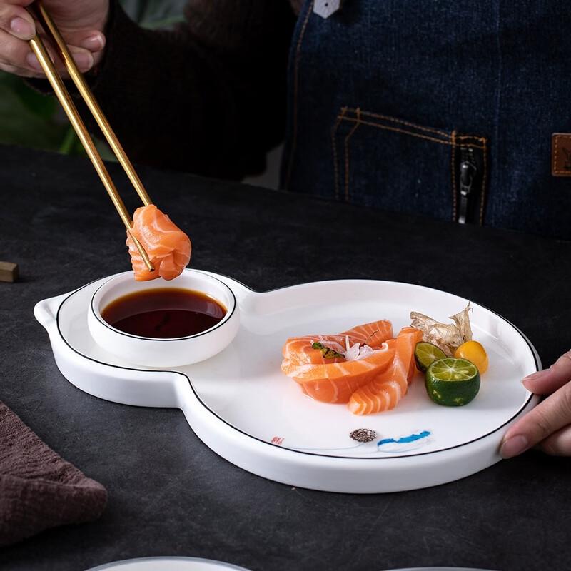 Неправильной формы керамическая сервировочная тарелка